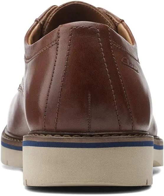 Clarks Men's Bayhill Plain Oxford Flat