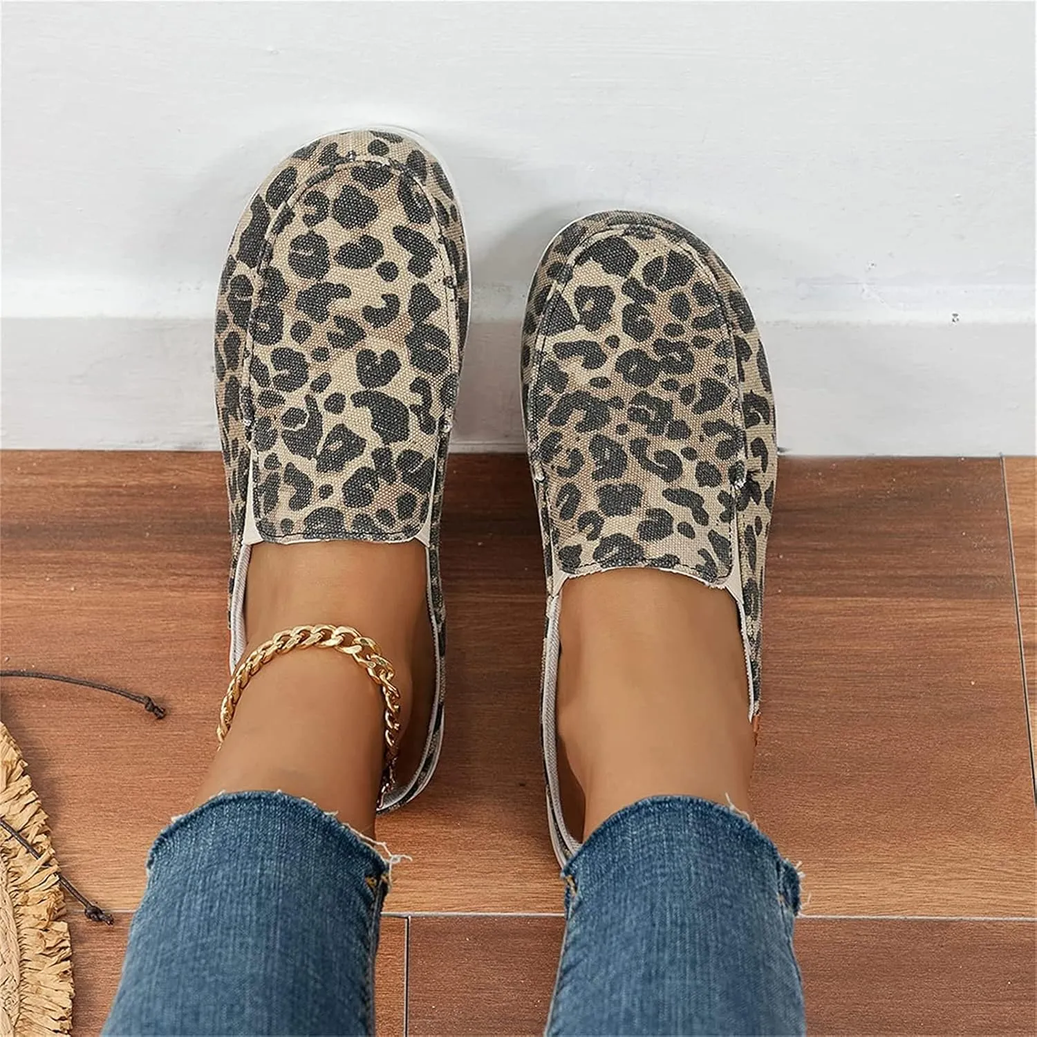 DOIX Women's Garden Clogs Sandals Casual Flats Canvas Slippers Slip on Mules Sneakers Loafer Shoes Summer Indoor Outdoor Anti-Slip Walking Shoes Memory Foam Padded,Leopard Print,US6/EU37