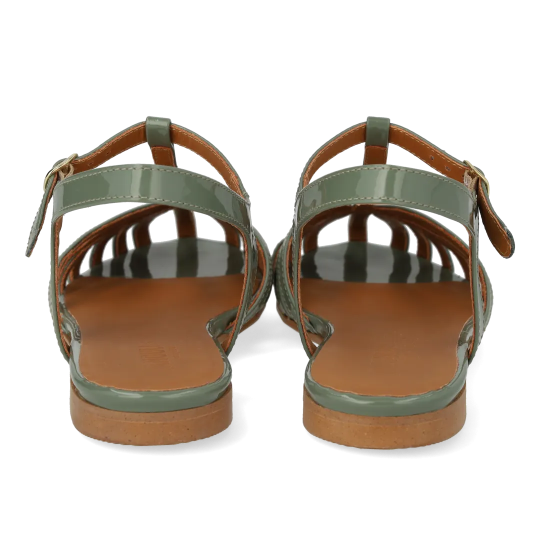 Flat sandal with beautiful organic front detail