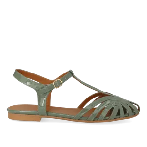 Flat sandal with beautiful organic front detail