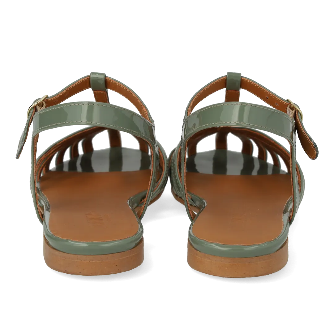 Flat sandal with beautiful organic front detail