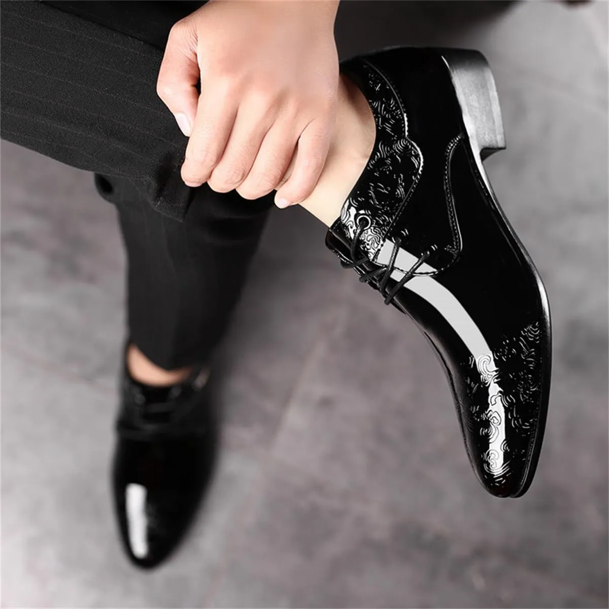 Men's Fashion High Gloss Patent Leather Oxford Formal Business Casual Lace Up Elegant Dress Shoes