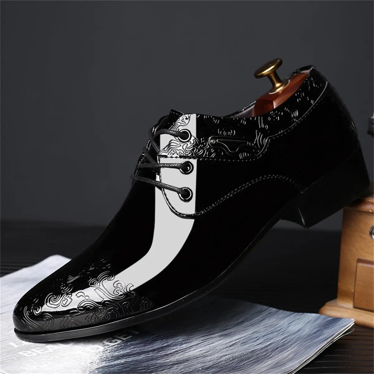 Men's Fashion High Gloss Patent Leather Oxford Formal Business Casual Lace Up Elegant Dress Shoes