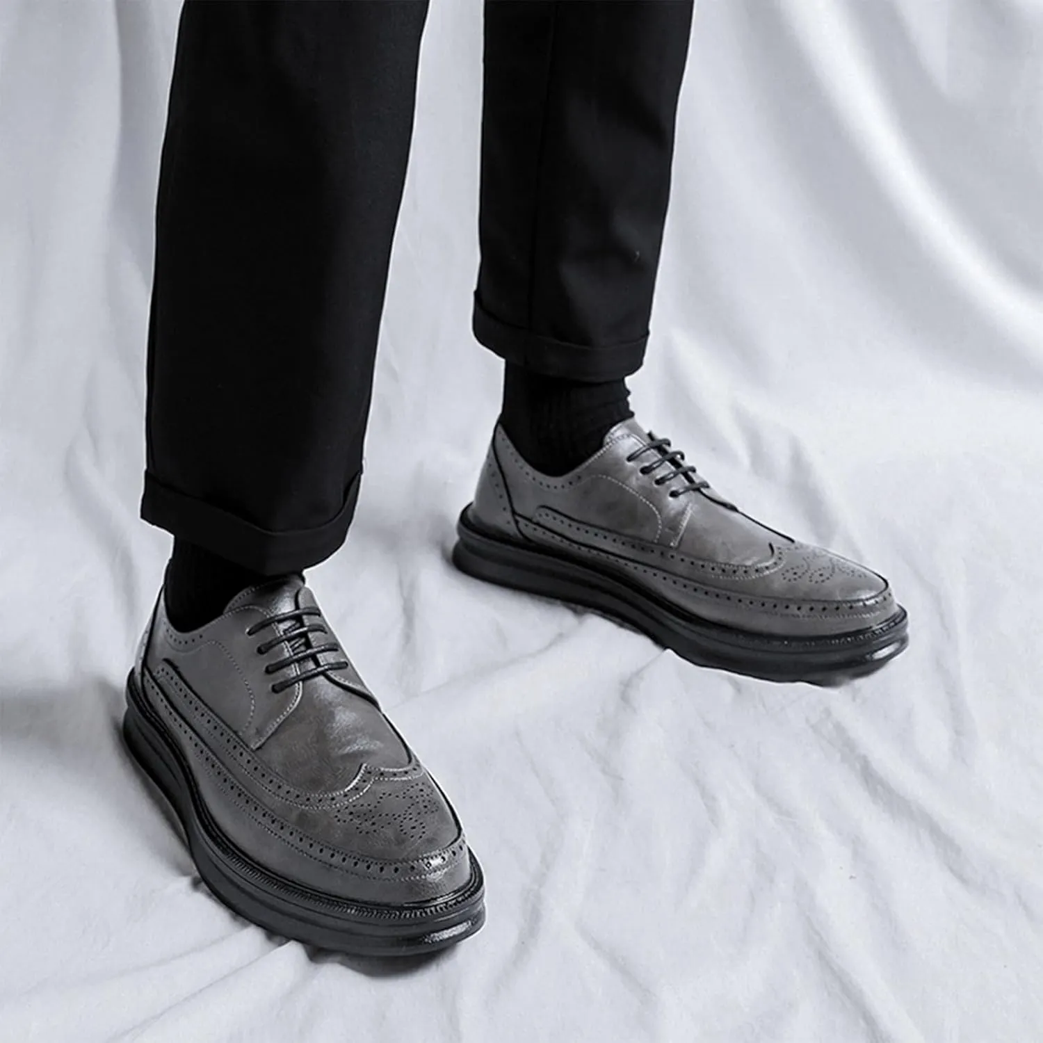 Men's Leather Brogue Wingtip Oxford Sneakers Classic Lace-Up Perforated Low Top Derby Shoes Casual Office Work Formal Dress Shoes