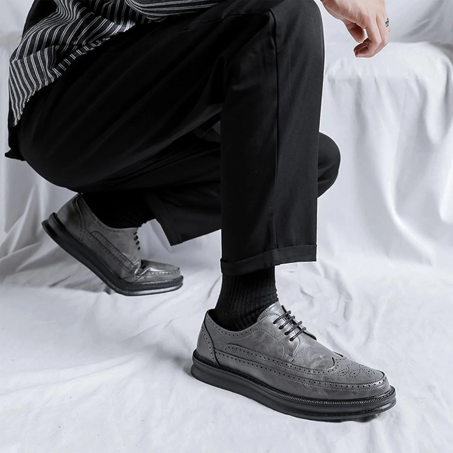 Men's Leather Brogue Wingtip Oxford Sneakers Classic Lace-Up Perforated Low Top Derby Shoes Casual Office Work Formal Dress Shoes