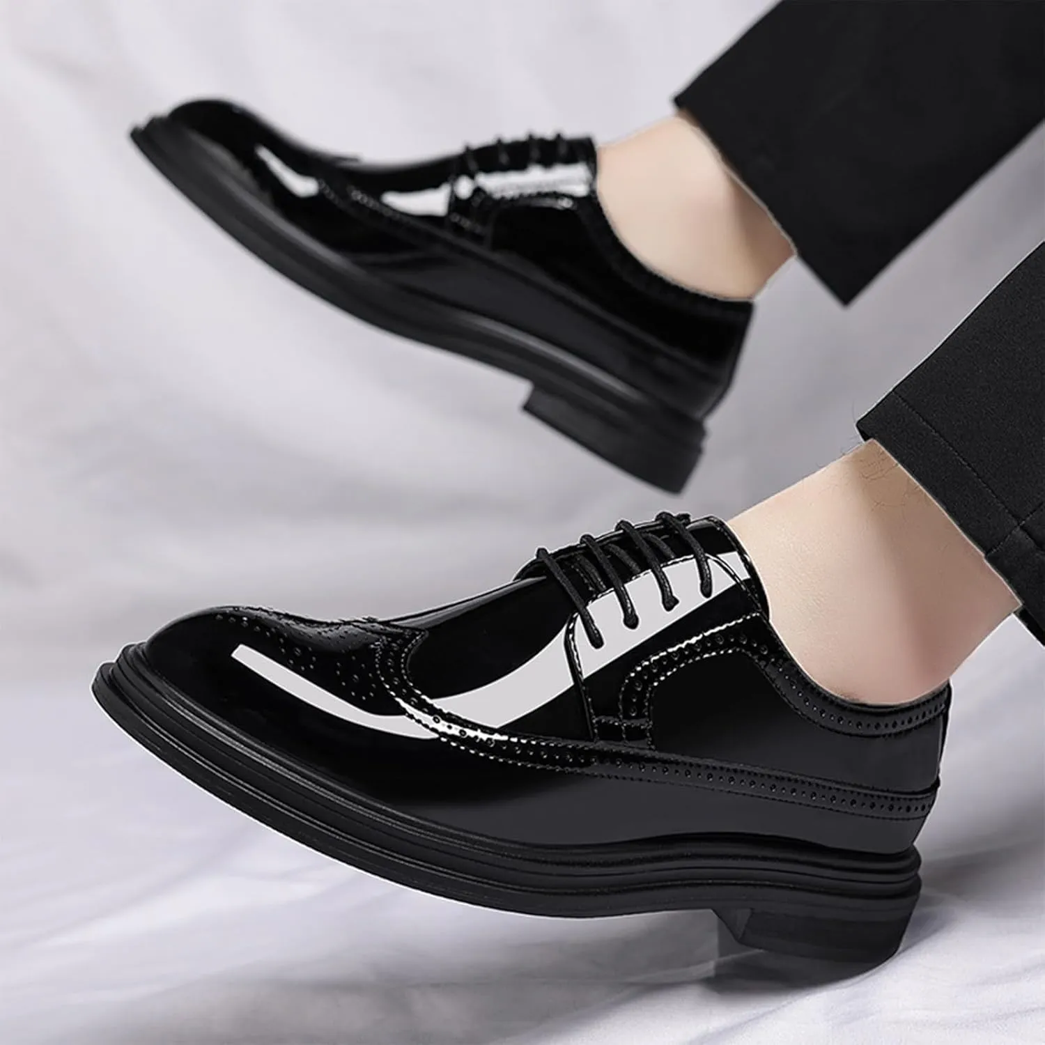 Men's Patent Leather Wingtip Brogue Lace-up Oxford Shoes Classic Pointed Toe Retro Carving Low Chunky Heel Derby Shoes Wedding Business Formal Party Dress Shoes