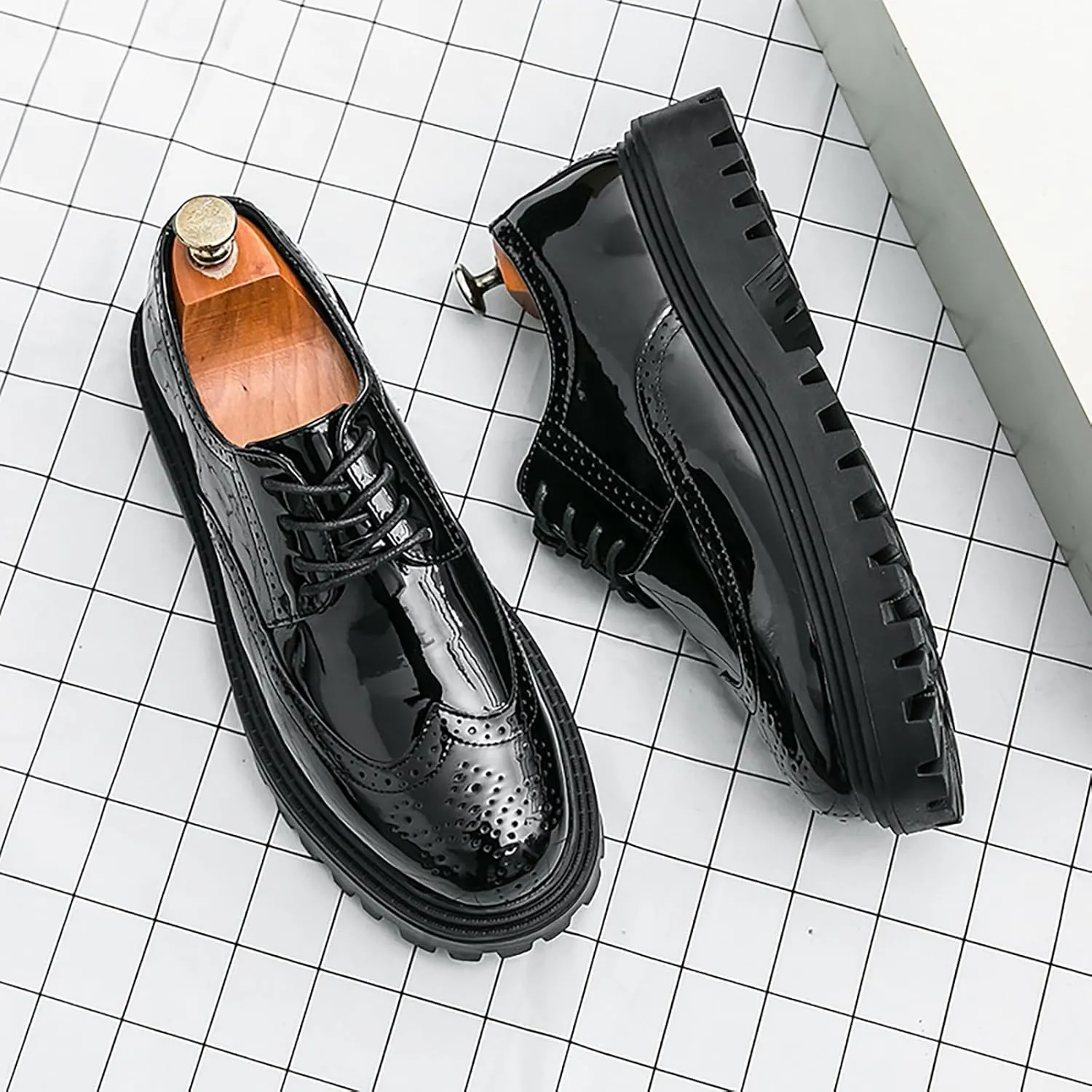 Men's Patent Leather Wingtip Platform Derby Shoes Fashion Round Toe Lace Up Lug Sole Brogue Dress Shoes for Causal Business Work Wedding