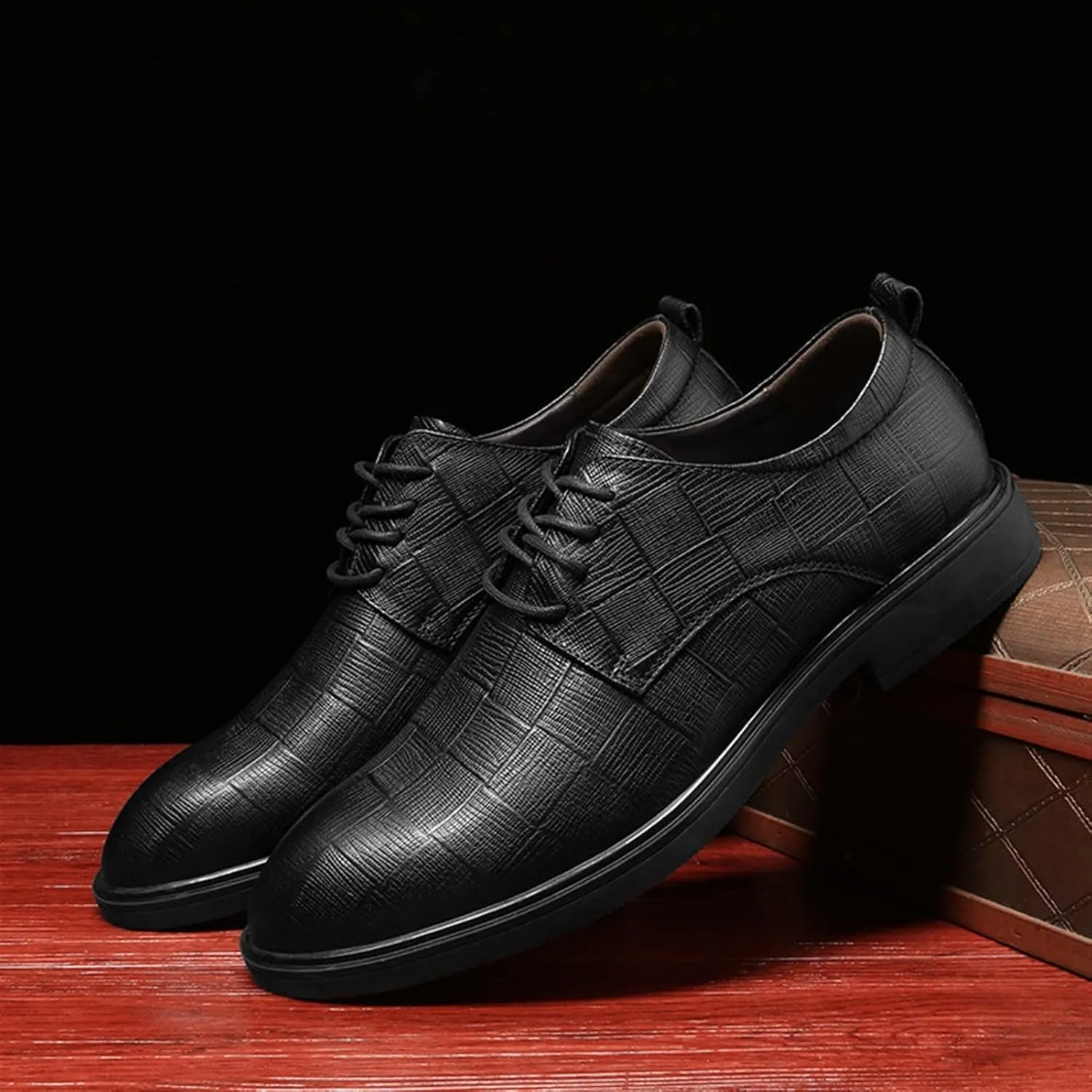 Single Season Dress Oxford for Men Lace Up Plaid Round Toe Derby Shoes Genuine Leather Non Slip Resistant Low Top Rubber Sole Classic Very Popular Among Young People