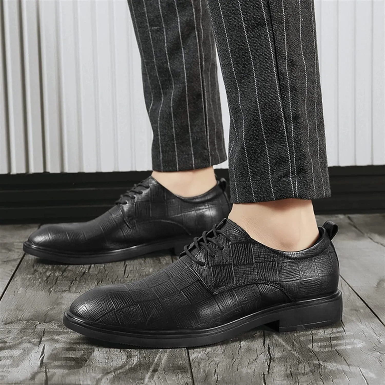 Single Season Dress Oxford for Men Lace Up Plaid Round Toe Derby Shoes Genuine Leather Non Slip Resistant Low Top Rubber Sole Classic Very Popular Among Young People