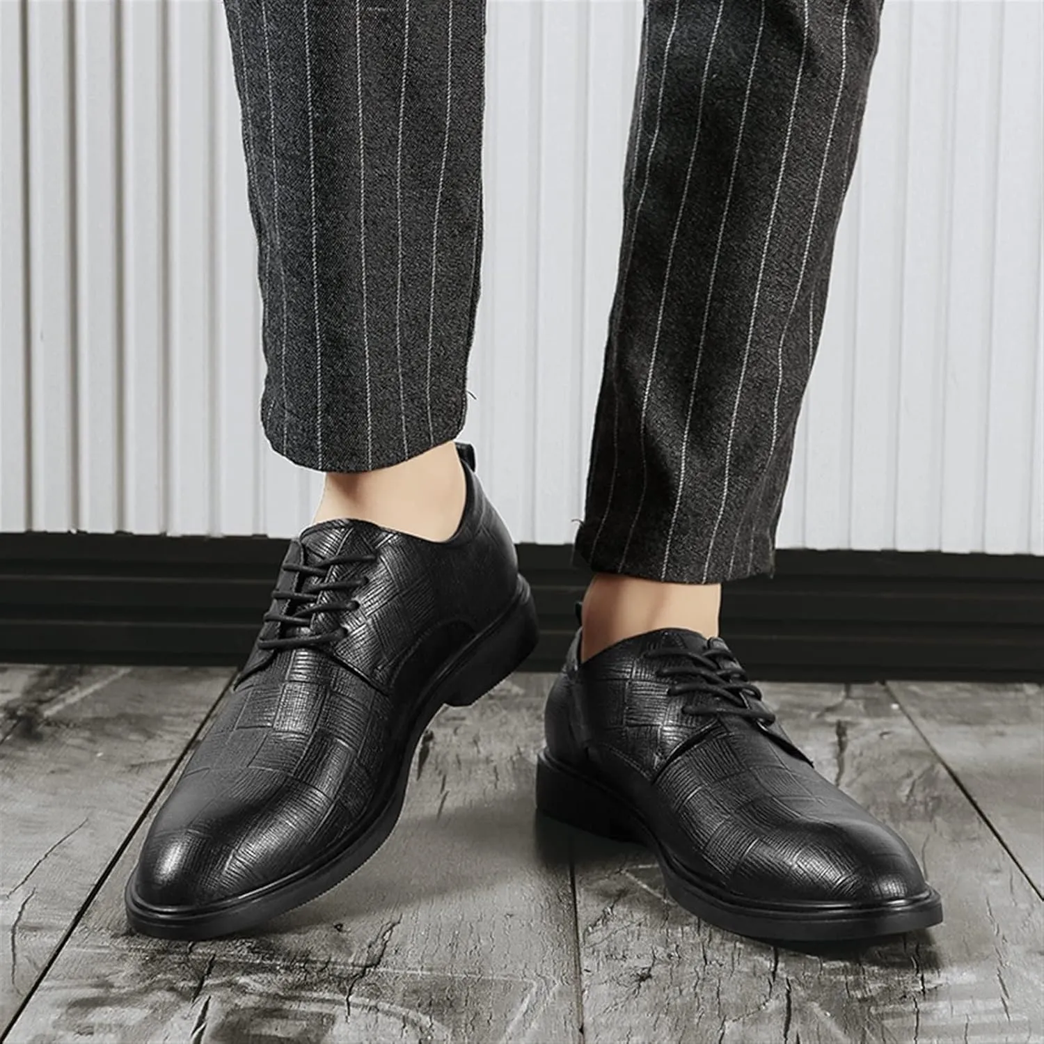 Single Season Dress Oxford for Men Lace Up Plaid Round Toe Derby Shoes Genuine Leather Non Slip Resistant Low Top Rubber Sole Classic Very Popular Among Young People