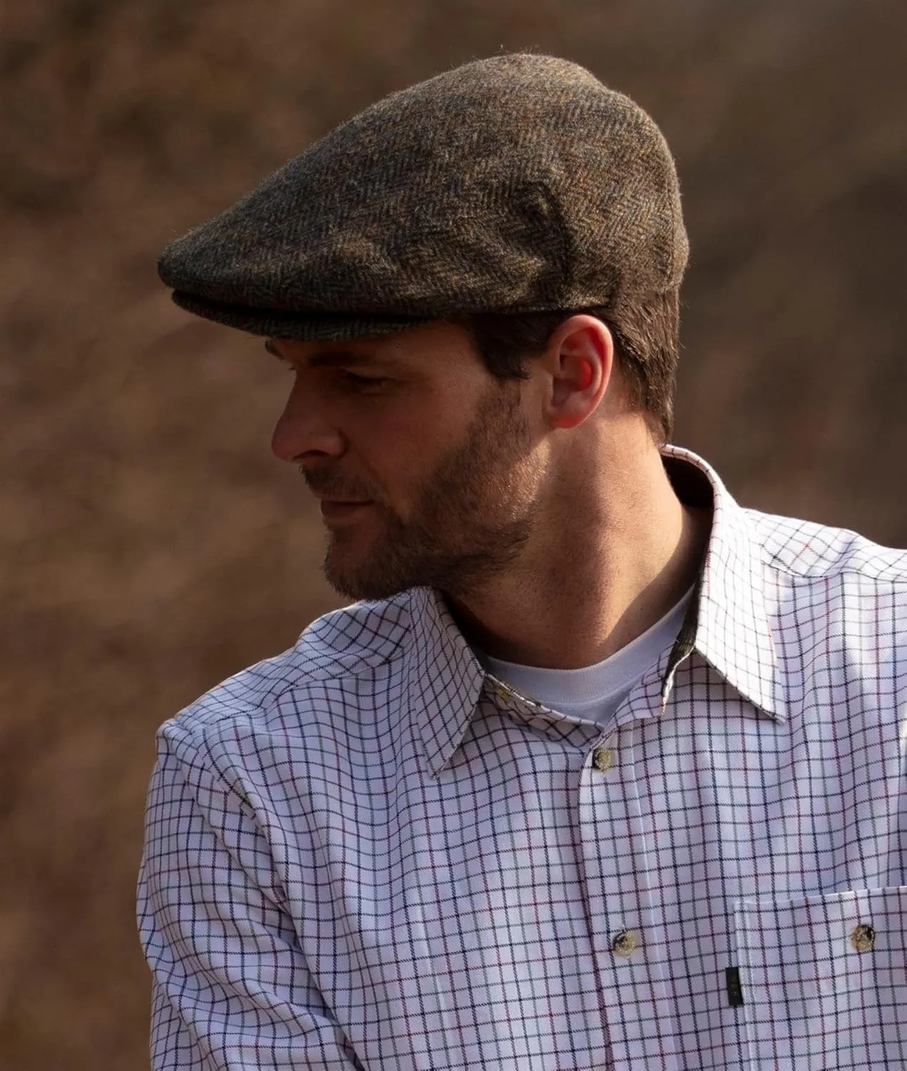 Walker and Hawkes Oakmoor Harris Tweed Flat Cap for Men - Classic Men’s Hat Made from Virgin Wool, Light and Water-Resistant
